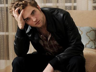 Pusing Urusan Cinta, Robert Pattinson Berlibur ke Kanada